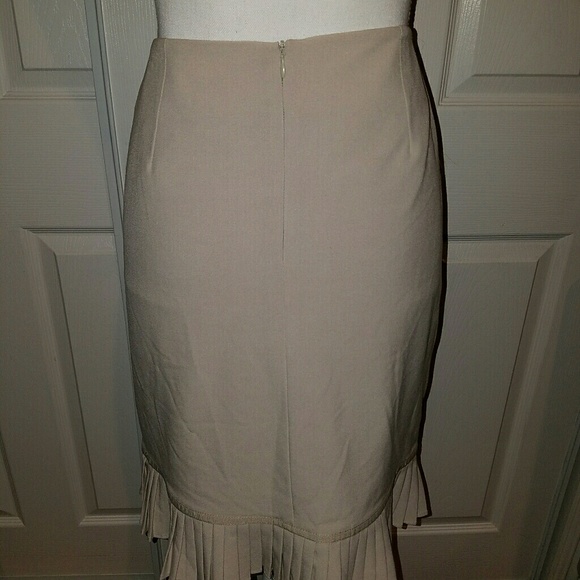 Flirty skirt - Picture 3 of 4